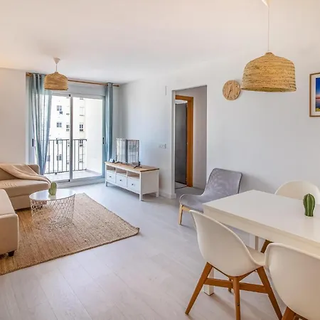3 Bedroom Stunning In Apartment *